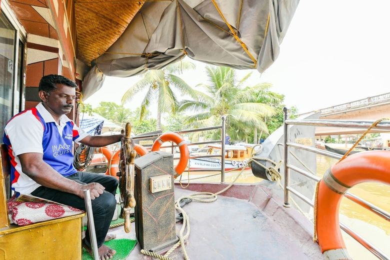 Oyo 23210 Khbo Diamond Sharing Houseboat