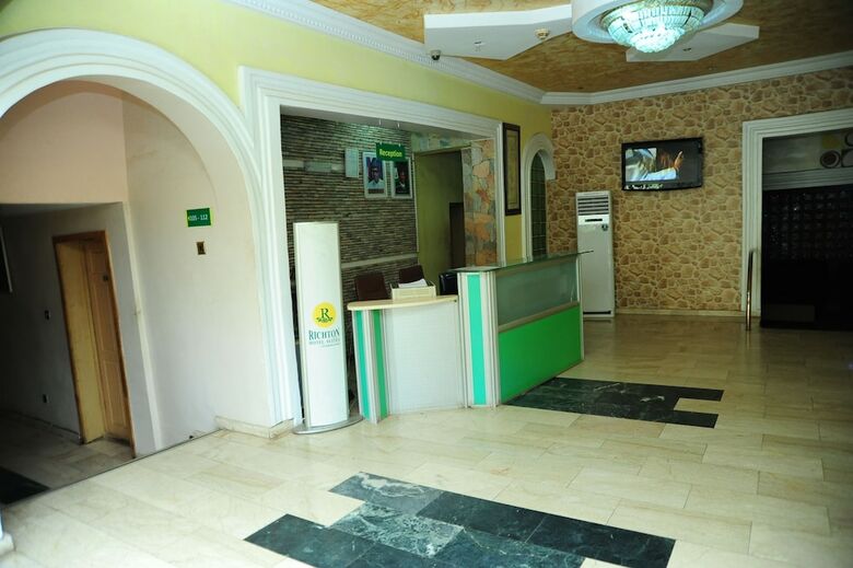 Richton Hotel And Suites