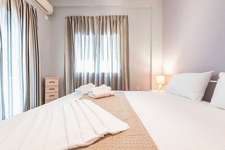 Urban Acropolis Apartment