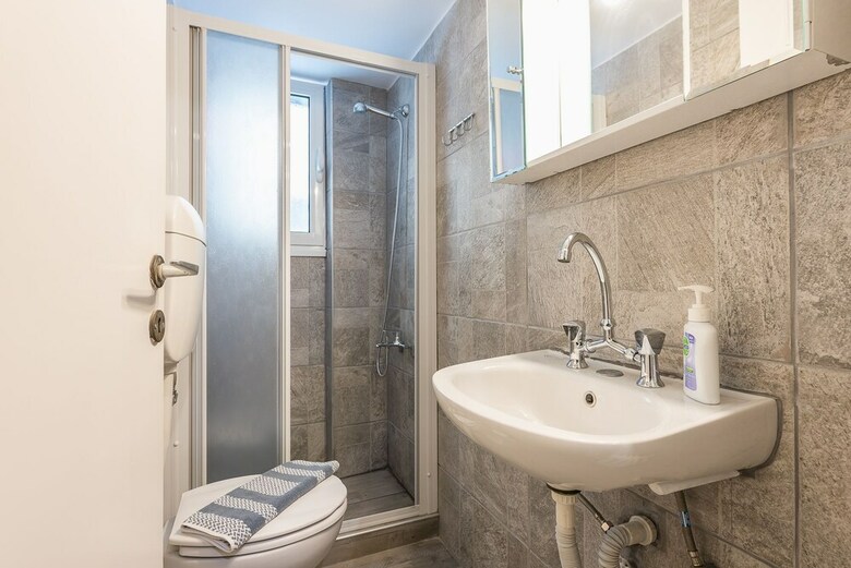 Urban Acropolis Apartment