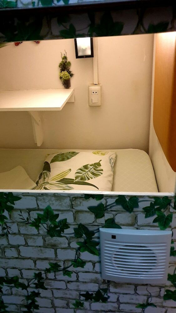 Gardenpod Hostel + Caf�