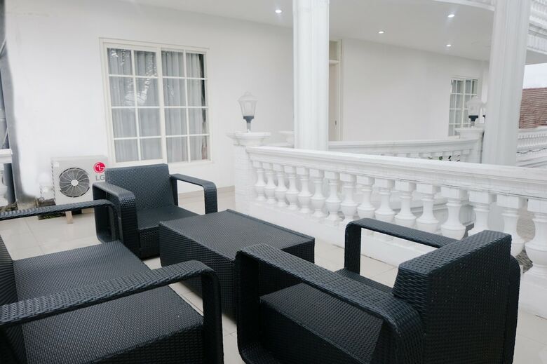 Hostal Oyo 696 Hasanah Guest House  de Saphire