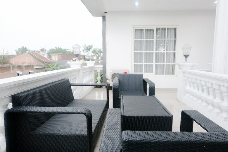 Hostal Oyo 696 Hasanah Guest House  de Saphire