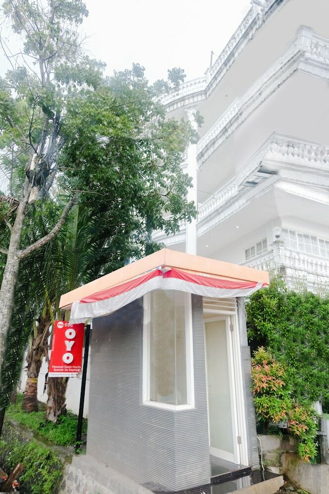 Hostal Oyo 696 Hasanah Guest House  de Saphire