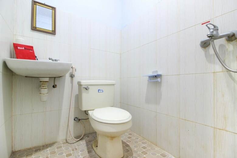 Hotel Reddoorz Near Plengkung Gading