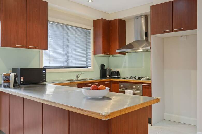 Tranquil And Spacious Home Near Shopping Mall