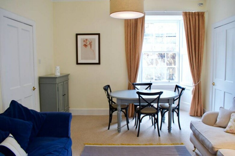 Beautiful 2 Bedroom City Centre Apartment