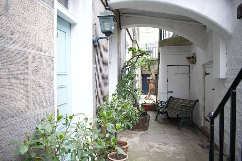Beautiful 2 Bedroom City Centre Apartment