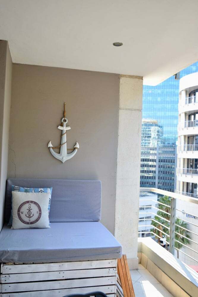 Beach House-style Apartment In City Centre