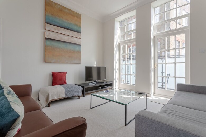 Spacious Apartment In A Factory Conversion