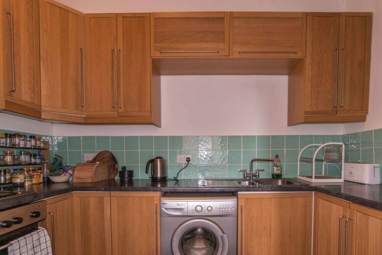 Comfortable Apartment In Leith
