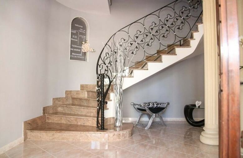 Bed & Breakfast Black & White