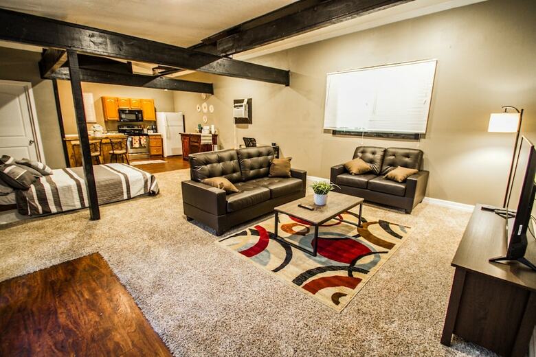 Florida St #b Near Downtown With All Amenities