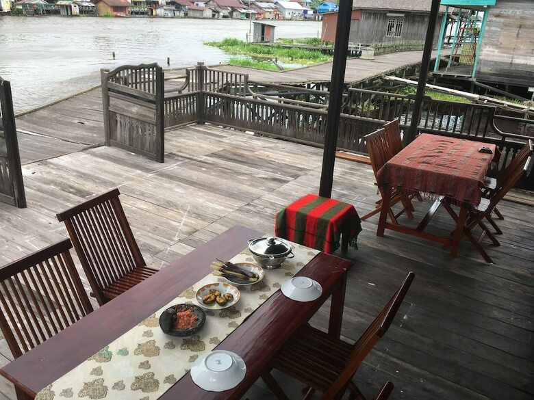 Bed & Breakfast Arut Riverside Orangutan Guest House