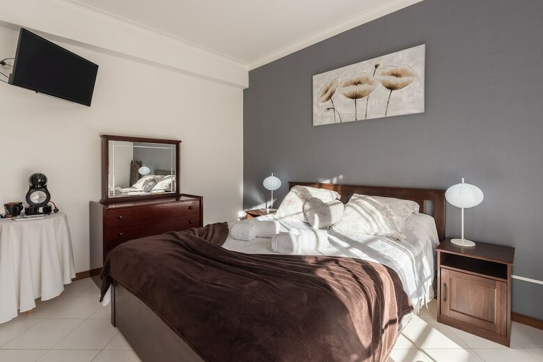 Dipti's Bed And Breakfast