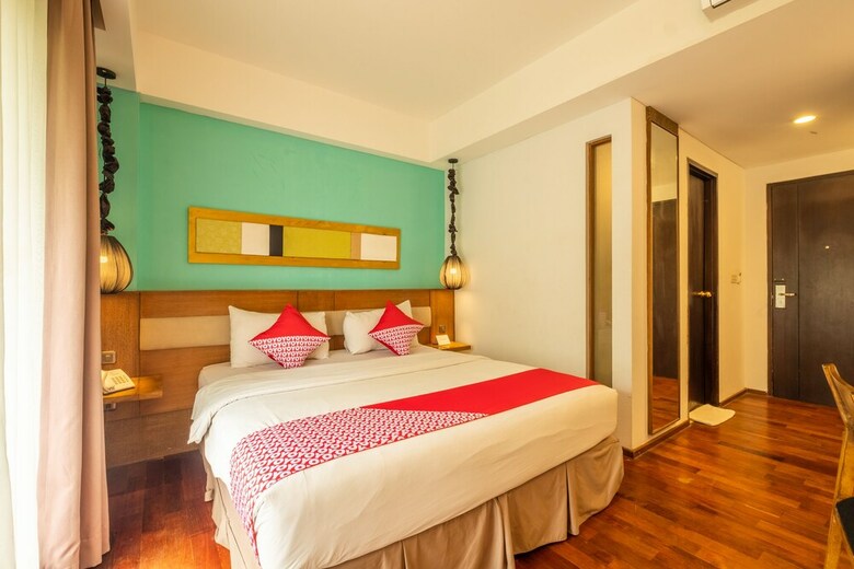 Hotel Capital O 852 The Silk At Dago