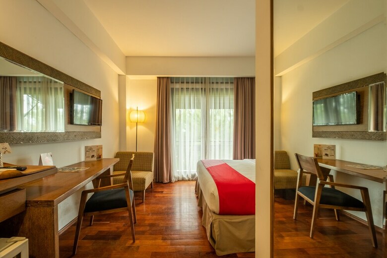 Hotel Capital O 852 The Silk At Dago