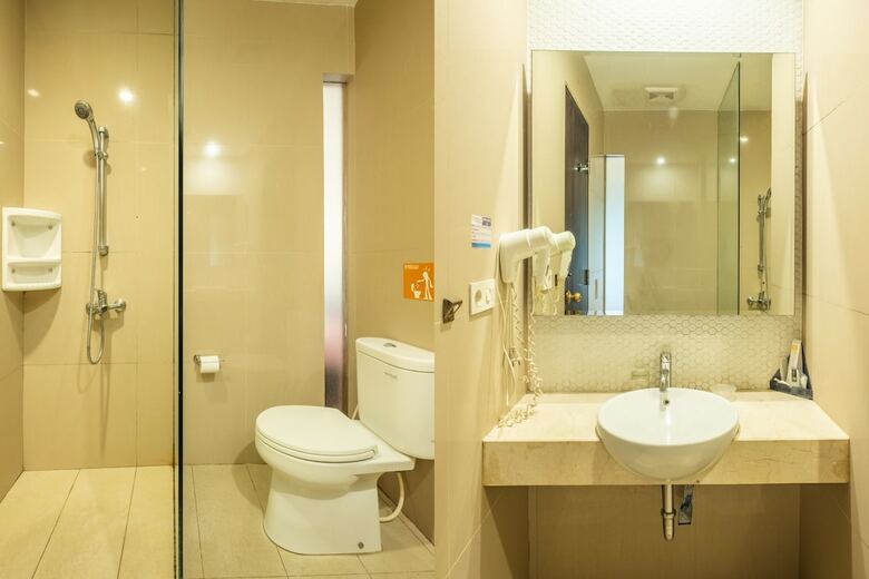 Hotel Capital O 852 The Silk At Dago