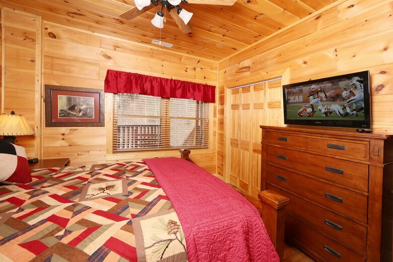 Smoky Mountain Getaway - Five Bedroom Cabin