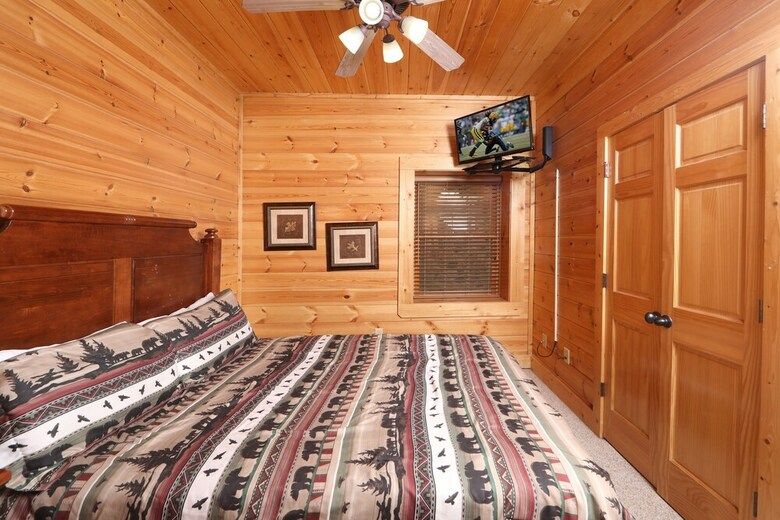 Mountain Sunrise - Five Bedroom Cabin