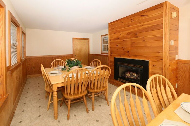Magnolia Place 5 - Eight Bedroom Chalet