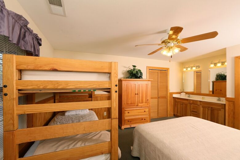 Magnolia Place 5 - Eight Bedroom Chalet