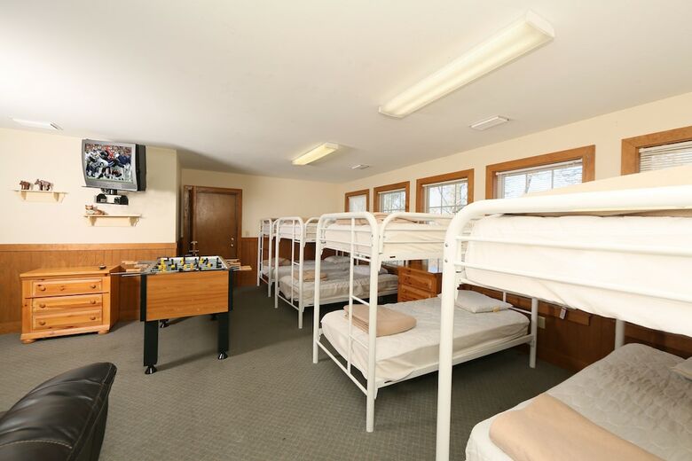 Magnolia Place 5 - Eight Bedroom Chalet