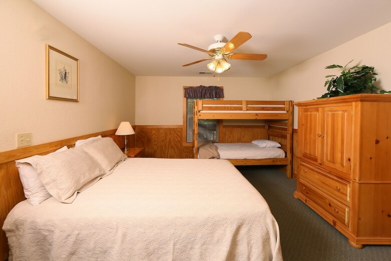 Magnolia Place 5 - Eight Bedroom Chalet