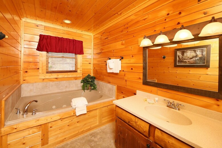 Wavyleaf Retreat - Four Bedroom Cabin