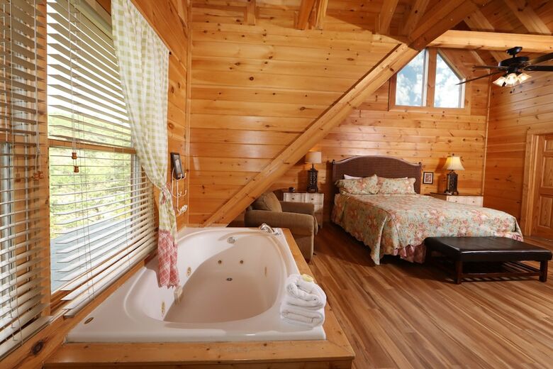 Mayberry - Three Bedroom Cabin