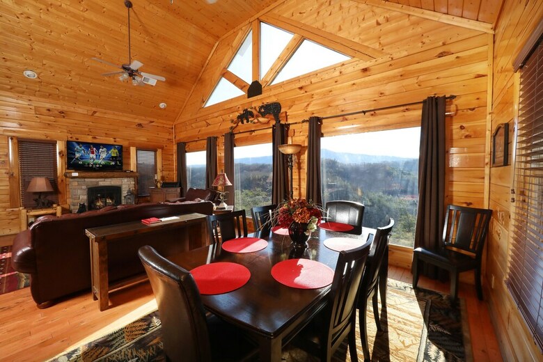 Bearadise In The Smokies - Two Bedroom Cabin