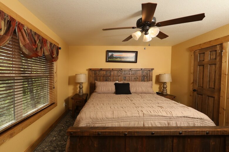 Movie Diveinn - Four Bedroom Chalet