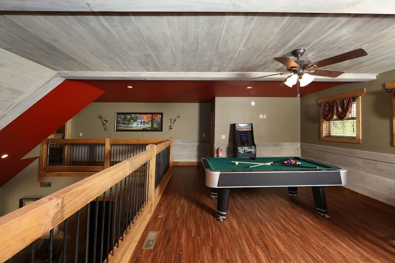 Movie Diveinn - Four Bedroom Chalet