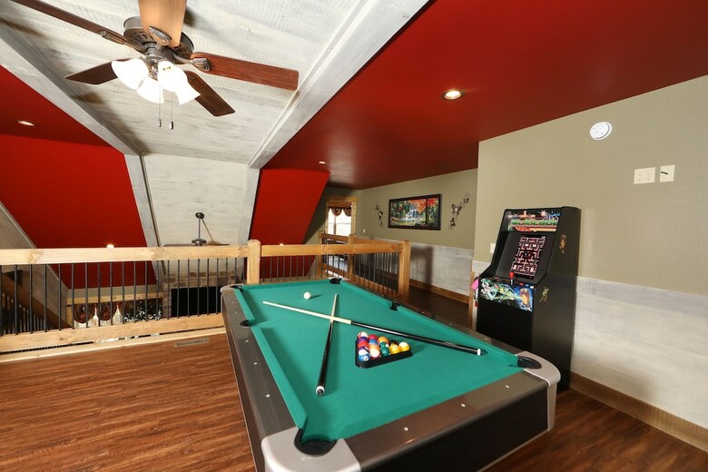 Movie Diveinn - Four Bedroom Chalet