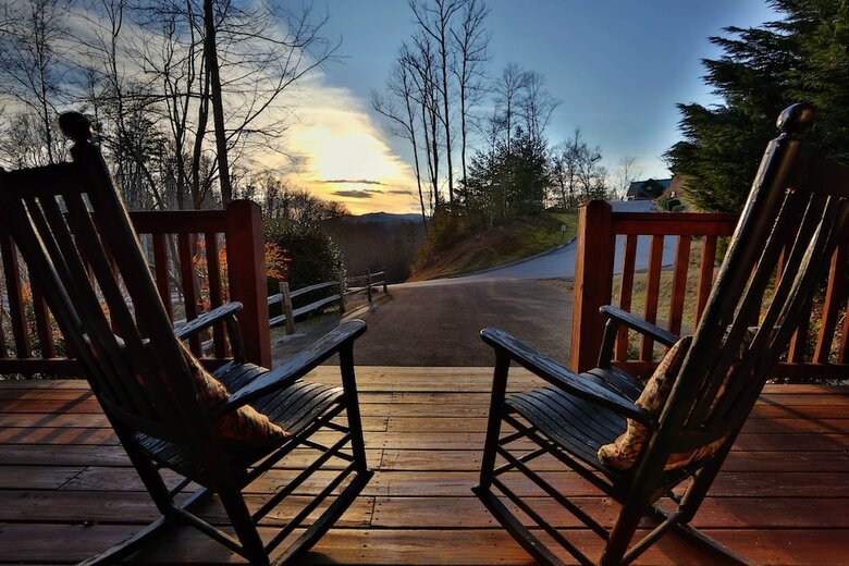 Hugs N Kisses - One Bedroom Cabin
