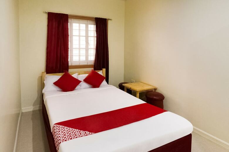 Hostal Oyo 240 Country Artist Hotel