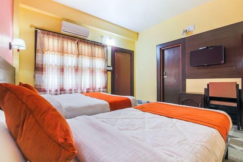 Hotel Oyo 379 Holiday Resort