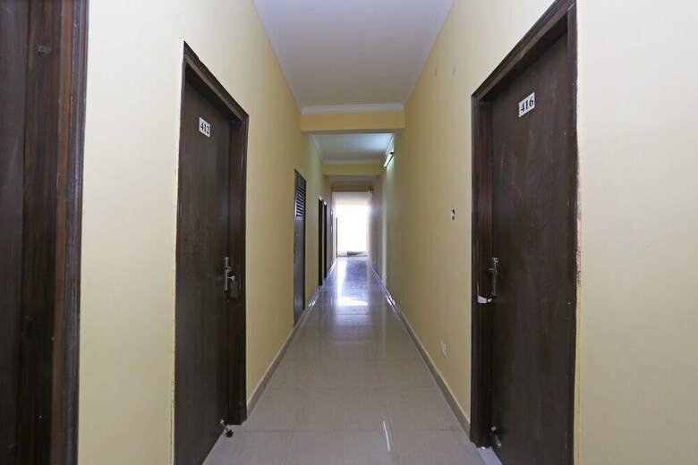 Oyo 29315 Kiwi Hotel & Spa