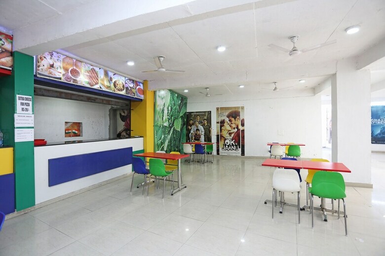 Oyo 29315 Kiwi Hotel & Spa