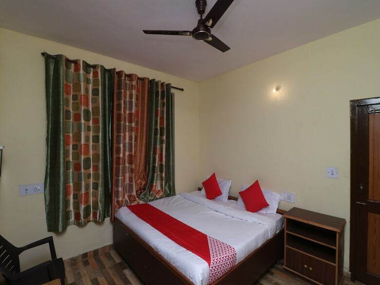 Hotel Oyo 29715 Stone Cafe & Rooms