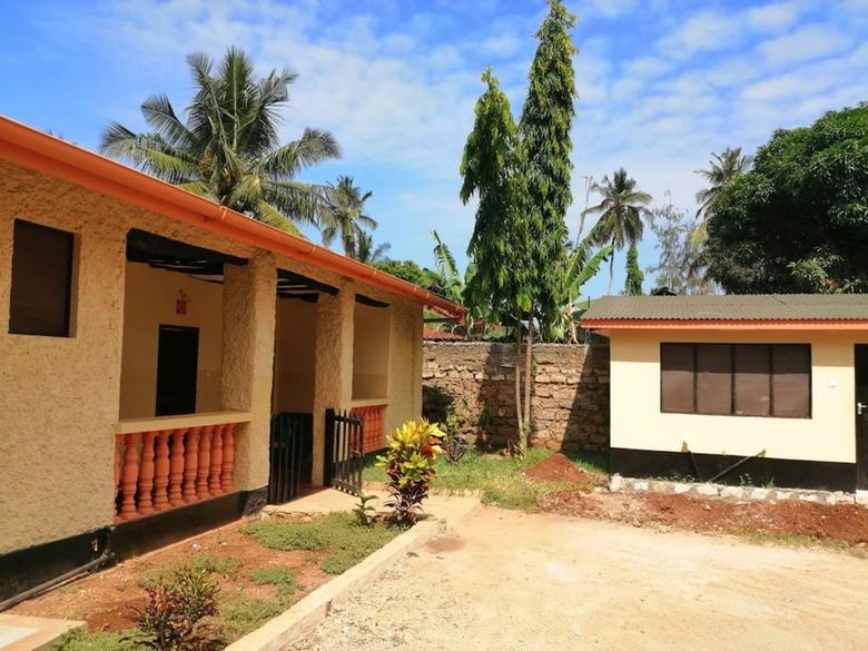 Hotel Diani Travelers Guest House