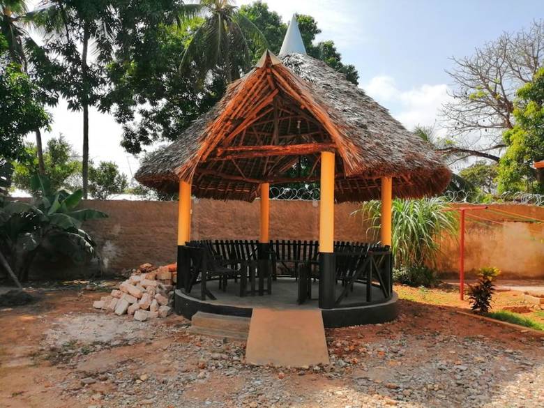 Hotel Diani Travelers Guest House