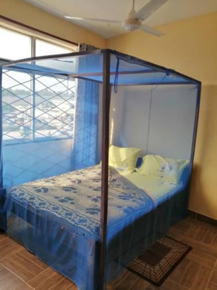 Hotel Diani Travelers Guest House