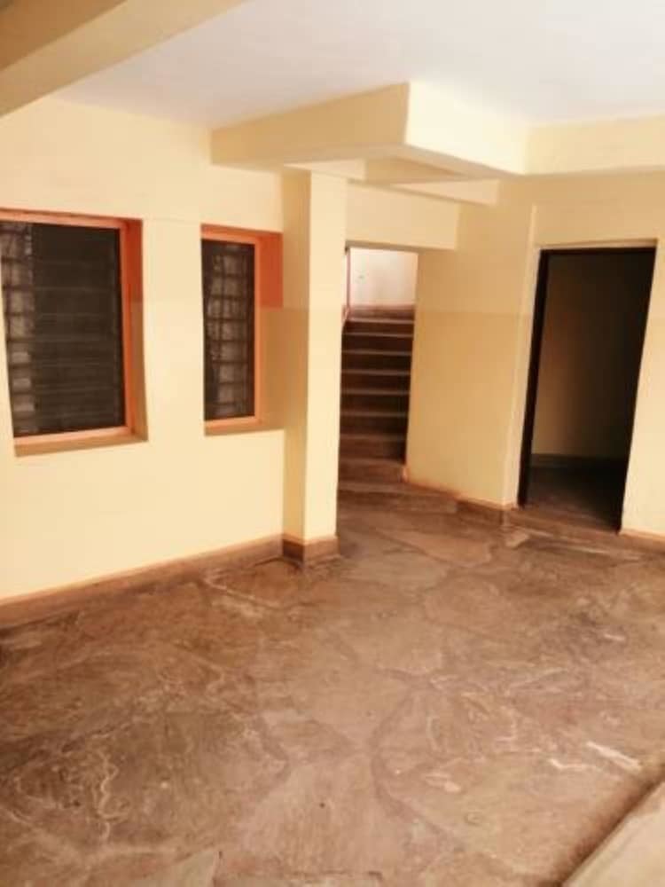 Hotel Diani Travelers Guest House