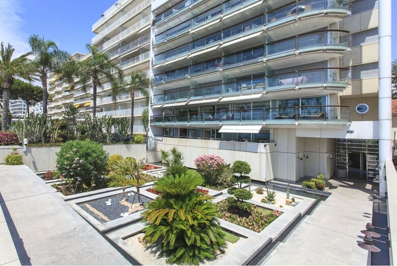 Amazing Apartment In Luxury Residence