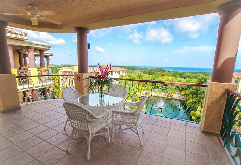 Aparthotel Clarion Suites Roatan At Pineapple Villas
