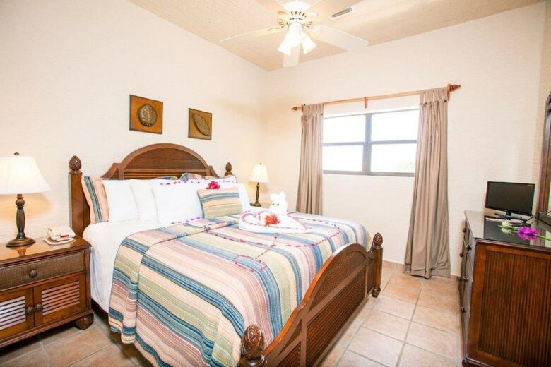 Aparthotel Clarion Suites Roatan At Pineapple Villas