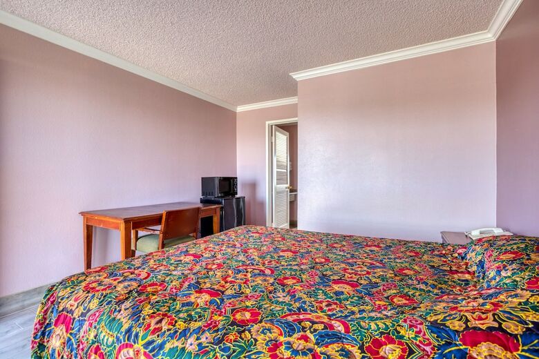 Motel Passport Inn & Suites