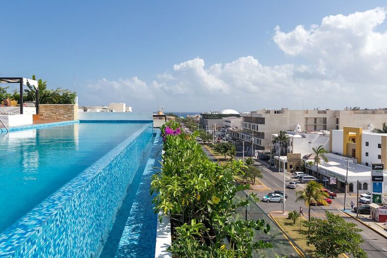 The City Condos By Playa Paradise