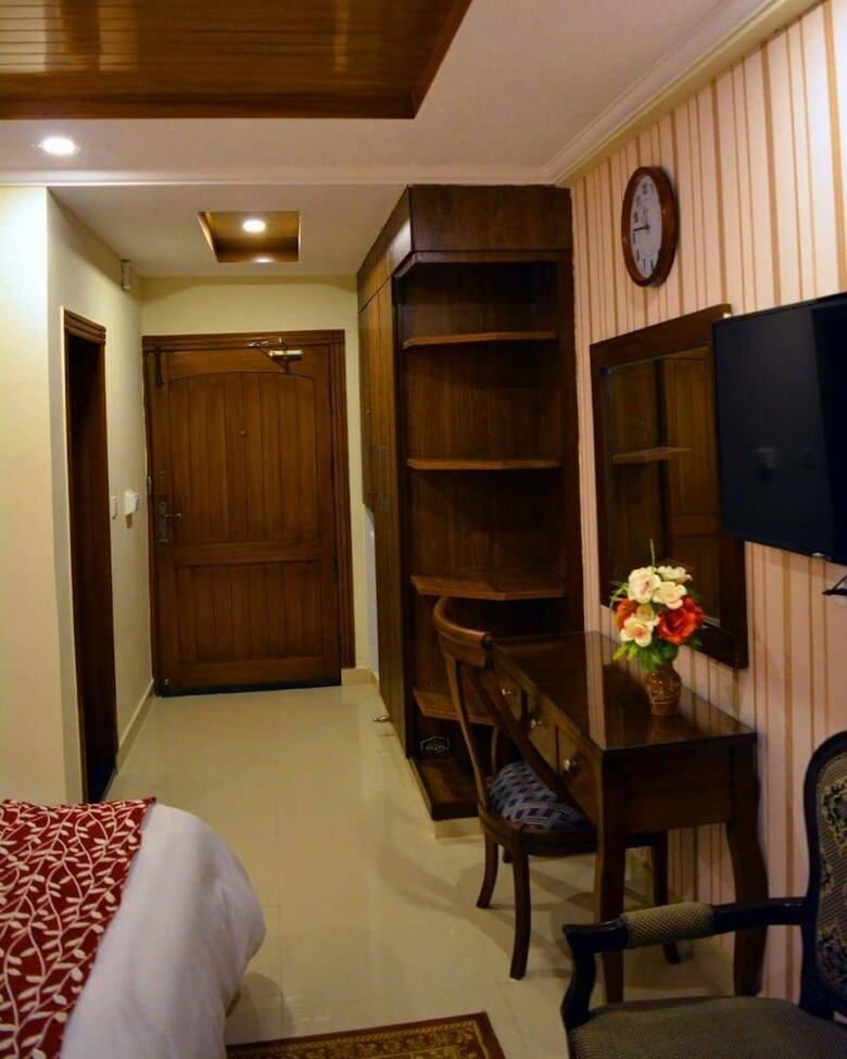 Hotel Holiday Grand Resort Bhurban